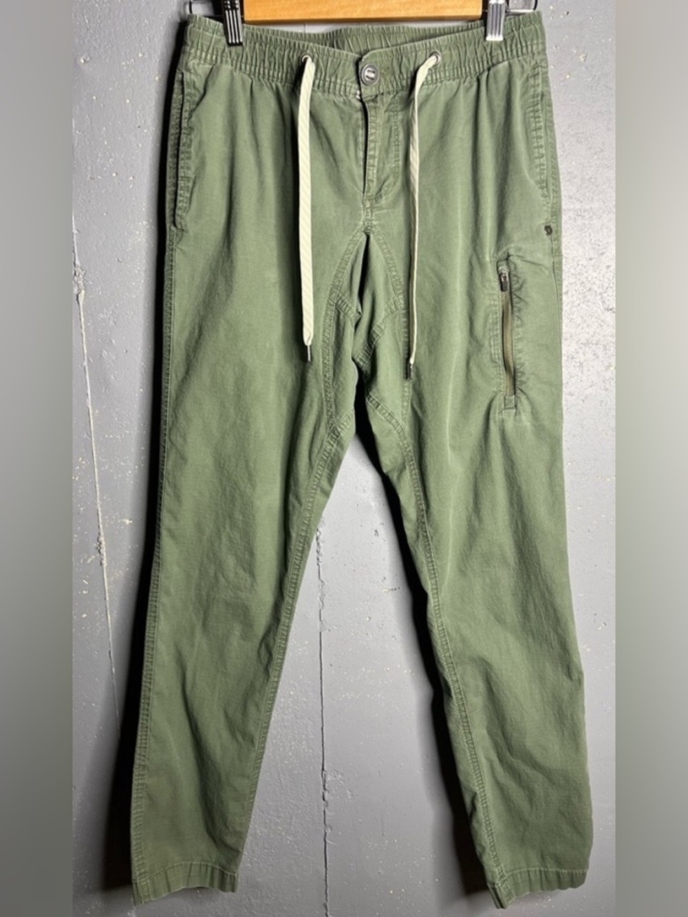 Vuori Mens Green Ripstop Pants Performance Outdoor Athleisure Slim Fit. Size Sml